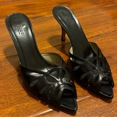 Good Condition Shoes Gucci, Mule Sandals, Gucci Black, Gucci Shoes, Mule, Shoes Women Heels, Shoes Heels, Black Leather, Gucci