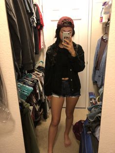 Zoo date outfit! Short short, high neck tank top, corduroy jacket, and baseball cap Zoo Date Outfit, Zoo Date, Closet Outfits, Zoo Outfit, Outfits Bonitos, Mirror Flicks, Cute Date Outfits, Sporty Street Style, Outfit Short