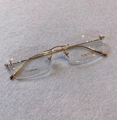 Vintage Glasses Aesthetic, Classy Glasses, Glasses Trends, Tom Ford Glasses