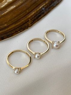 Gold Pearl Rings, Pearl Ring Design, Jewelry Sketches, Jewellery Aesthetic, Rings Minimalist, Elegant Rings, Purity Ring, Rings Anniversary, Pearl Rings