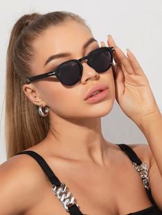 نظارات شمسية, Store Design, Instagram Story, Sunglasses, Collar, Beauty, Quick Saves, Instagram, Design