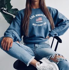 #sustainable #fashion #marketplace #unitedwardrobe #sweater #vintage #losangeles #LA #prettylittlething Vsco Outfits, Teenage Outfits, Teenager Outfits, Mode Inspiration, College Outfits, Looks Vintage, Outfits Casuales