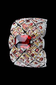 Les Eternelles de CHANEL. Secret cuff watch in 18K white gold. 39.92-carat crimson garnet. Jewelry Chanel, Cuff Watch, Red Jewelry, Garnet Jewelry, Mom Jewelry, Chanel Jewelry, Gorgeous Bracelet, Lovely Jewellery