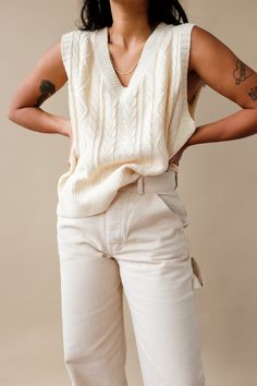 Victoria cream cable knit sweater vest. Cotton PIPE AND ROW Knitted Vest Summer Outfit, Cream Sweater Vest Outfit, Jeans Outfit Sweater, Fall Outfit Jeans, Knitted Sweater Outfit, Cream Knit Vest, Outfit Sweater Vest