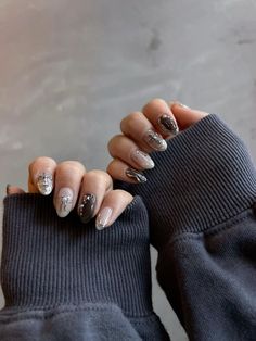 korean chrome silver gel nail art inspo Chrome Nails Korean, Asian Chrome Nails, Grey Douyin Nails, Korean Nails Art, Silver Chrome Star Nails, Korean Nail Art Silver, Iris Nails, Silver Nail Art