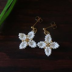 White Beaded Flower-shaped Earrings For Gifts, Gold Beaded Flower-shaped Earrings, Handmade White Beaded Flower-shaped Earrings, Handmade White Beaded Flower Earrings, Dainty White Beaded Earrings For Gifts, White Flower Earrings With Pearl Drop For Jewelry Making, Beard Jewelry, Seed Bead Projects, Tree Heart