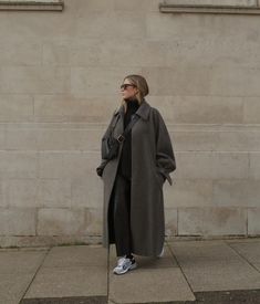 Wool Jacket Outfit, Europe Fall Outfits, Alexis Foreman, Midi Skirt Outfit Winter, Outfits For 2023, Oversized Wool Coat, Ny Outfits, Practice Outfits, Scandinavian Fashion