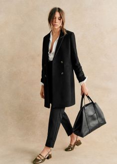 Mid-length coat;Straight cut;Tailored collar;Double breasted fastening with imitation horn buttons;Piped pockets;Back slit;Lined;Length from shoulder 90 cm / 35.4 in (for a 36) Paris Mode, Double Breasted Coat, 가을 패션, Fashion Mode, French Fashion, Fashion Essentials, Black Wool, Straight Cut, Parisian Style