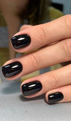 Black Square Round Nails, Squoval Black Nails, Squoval Nails Black, Black Squoval Nails, Trendy Nails Squoval, Short Gel Nails Black, Short Black Gel Nails, Short Dark Nails, Short Black Acrylic Nails