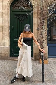 White Tiered Skirt Outfit, White Long Skirt Outfit, Tiered Maxi Skirt Outfit, Long Skirt Outfit Ideas, Tiered Skirt Outfit, Maxi Skirt Outfit Ideas, Flowy Skirt Outfit, White Tiered Skirt, White Maxi Skirt Outfit