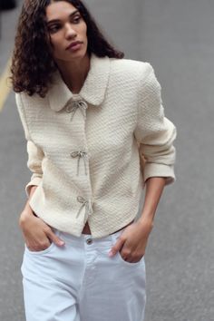 BOW BUTTON TEXTURED JACKET - Ecru | ZARA United States Zara Tweed Jacket, White Jacket Outfit, Textured Jacket, Boucle Jacket, Cargo Shirts, Jeans Cargo, Cardigan Sweater Dress, Leather Shirt, Jeans Rock