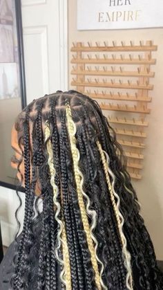 Boho Knotless Braids With Blonde Highlights, Boho Colored Braids, Black And Blonde Knotless Braids Boho, Knotless With Blonde Highlights, Blonde And Black Boho Knotless Braids, Large Boho Knotless Braids With Color, Black And Blonde Goddess Braids, Black Braids With Blonde Highlights, Braids With Blonde