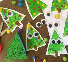 Sponge Christmas Craft, Christmas Painting Activities For Kids, Craft Christmas Cards Kids, Christmas Tree Decorations Easy, Sponge Christmas Tree, Fun Christmas Crafts For Preschoolers, Christmas Cards Easy Kids, Christmas Art Eyfs, Preschool Christmas Activities Crafts