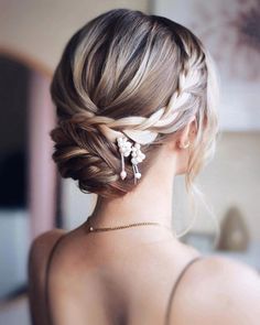 Bride Hairstyles Updo, Bridesmaid Hair Inspo, Sanggul Modern, Bridemaids Hairstyles, Classic Wedding Hair, Wedding Hair Up, Bridesmaid Hair Makeup, Bridal Hair Updo, Wedding Hair Inspiration