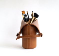 Makeup Brush Holder Mothers Day Gift For Grandma Makeup Brush Roll Leather Makeup bag Makeup Organiz Hair Brush Holder, Makeup Artist Bag, Travel Makeup Brush Holder, Makeup Brush Roll, Vegan Makeup Brushes, Travel Makeup Brushes, Makeup Brush Bag, Artist Makeup, Cosmetic Bag Organization