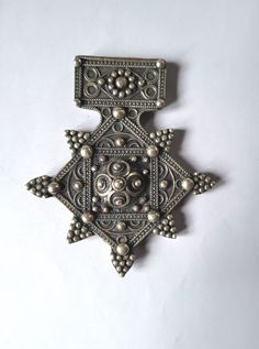 Morocco - Mauritania - Rare large granulated cross "Boghdad" in sterling silver  Adorned with a rosette engraved on the back Height: 95 mm Width: 80 mm Weight: 66.90 grams Feel free to contact me for any question about this item, I will be happy to answer you as soon as possible Visit my Etsy Shop: https://www.etsy.com/fr/shop/TIFINAGH Antique Oxidized Cross Jewelry, Traditional Collectible Cross Jewelry, Traditional Cross Jewelry For Collectors, Ceremonial Byzantine Silver Jewelry, Silver Byzantine Ceremonial Jewelry, Silver Byzantine Cross Jewelry, Silver Byzantine Jewelry For Ceremonies, Traditional Cross Jewelry With Intricate Design, Traditional Silver Cross Pendant Jewelry