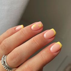 Tunisia Nails, Summer Yellow Nails, Square Gel Nails, Unghie Sfumate, Summer Gel Nails, Squoval Nails, Spring Acrylic Nails, Short Gel Nails