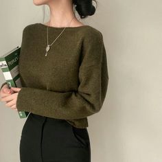 Winter Clothes Women, Winter Knitting, Casual Knitwear, Soft Winter, Solid Color Sweater, Color Sweater, Casual Day Outfits, Elegante Casual, Shooting Photo