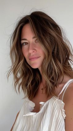 30 Stunning Sunkissed Brunette Hair Ideas To Revamp Your Hair Burnet Hairstyles, Transition To Brunette From Blonde, Lived In Dark Blonde Hair, Bronde Balayage Green Eyes, Sophia Bush Hair Color, Live In Brunette Hair, Salty Brunette Hair, Fun Brunette Hair Color Ideas Summer, Summer 2024 Brunette Hair