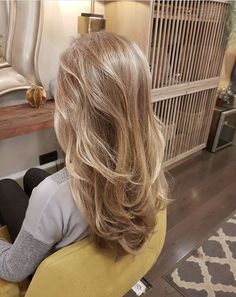 Silk Wedding Mermaid Dress, Dimension In Hair, Long Hair With Light Layers, Blonde Layers Medium, Teddy Blonde Hair, Darker Blonde Hair, Blondish Hair, Rubio Natural, Volumizing Haircuts