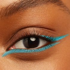 We’re crushin’ on this vivid metallic turquoise 💙 Blue Ice Makeup Look, Eyeshadow Colours For Green Eyes, Easy Space Makeup Looks, Colored Bottom Eyeliner, Eyeshadow Looks Colourful, Fun Easy Eyeliner Looks, Bright Blue Eye Makeup, Color Liner Makeup Eyeliner, Orange And Teal Makeup