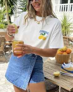 Summer Outfits 2025 Women, Brazilian Summer Outfits, Summer Tshirt Outfits, Looks Adidas, Outfits Primavera, Greece Outfit, Look Office, Outfit Primavera, Casual Chic Outfit