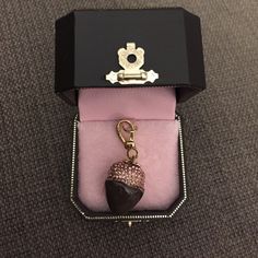 Super Rare Bnwt Juicy Couture Chocolate Covered Strawberry Charm. Perfect For Your Juicy Charm Bracelet. No Longer Sold. Collectible Item! Juicy Charm Bracelet, Juicy Charms, Unrealistic Wishlist, Juice Couture, Thrift Board, Dream Accessories, Covered Strawberry, Chocolate Covered Strawberry, Strawberry Charm