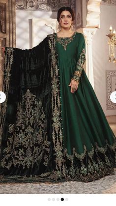 Maxi Dress Pakistani, Silk Anarkali Suits, Dress Pakistani, Velvet Shawl, Organza Sleeves, Embroidered Velvet, Maria B