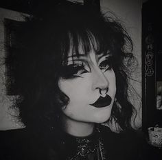 Goth Haircut, Goth Mommy, Trad Goth Makeup, Goth Kids, Goth Accessories, Swag Makeup