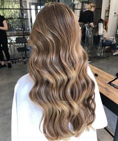 Walnut Hair, Light Brunette Hair, Light Ombre, Wedding Hair Colors, Hairstyle Idea, Brown Hair Inspo, Bella Hair, Brunette Hair With Highlights, Dirty Blonde Hair