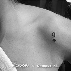 Q Spade Tattoo Meaning Spade Queen Tattoo, Club Card Tattoo, Queen Card Tattoo For Women, Queen Spades Tattoo, Queen Of Clubs Tattoo, Spade Card Tattoo, Queen Finger Tattoo, Queen Of Spades Card Tattoo, Queen Playing Card Tattoo