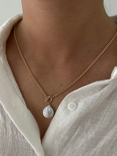 14k gold filled, water and tarnish resistant 18in chain with toggle and freshwater pearl detail Modern Pearl Jewelry, Czech Jewelry, Figaro Necklace, Pearl Charm Necklace, Trend Jewelry, Pearl Charms, Mother Pearl, Letter Necklace, Jewelry Trends