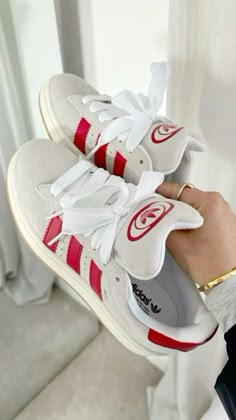 Adidas Campus Colors, How To Style Adidas Campus 00s, Red Campus 00s, Red Campus 00s Outfit, Trending Shoes 2024, Adidas 00s Campus, Red Campus, Girly Sneakers, Sneakers Head