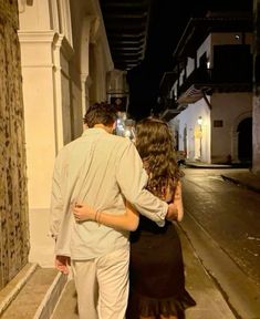 Summer Romantic Aesthetic, European Summer Boyfriend, Romantic Picture Couple, Spain At Night Aesthetic, Dating Couple Aesthetic, New Relationship Aesthetic, Date Night In Aesthetic, Couple Life Aesthetic, Romantic Men Aesthetic