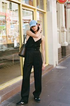 Japanese Casual Outfits, Tailored Pants Outfit, Unique Sewing Patterns, Curated Wardrobe, Black Linen Pants, Black Japanese, Trouser Outfit, Australia Fashion, Style Inspiration Casual