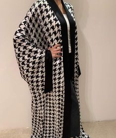 Abaya Designs Latest, Womens Dress Coats, Mode Kimono, Kurta Neck Design, Muslim Fashion Outfits, Muslimah Fashion Outfits, Clothing Mockup