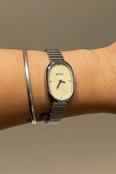 Cool Watches Women, Watch Silver Women, Vintage Watches Women Silver, Silver Vintage Watch, Watches Women Aesthetic, Dainty Silver Watch, Simple Watches Women, Watch Aesthetic Women, Gold And Silver Jewelry Together