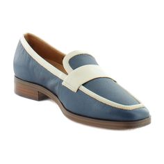 Brand: Vionic Style: Sellah Ii Color: Navy & Cream White Leather Width: Medium Heel Height: 1.25 Inches Material: Leather Condition: New With Box Suggested Retail: $140.00 Supportive Shoes, Wide Heels, Vionic Shoes, In Water, Cream White, Womens Flats, White Leather, Flat Shoes Women, Comfortable Shoes