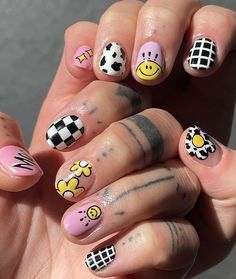 Design Nails Acrylic, Nail Nail Designs, Kutek Disney, Funky Nail Art, Retro Nails, Hippie Nails, Design Nails, Designs Nail