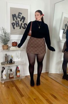 Boots Date Night Outfit, Skirt With Boots, Curve Style, Church Girl, Corporate Goth, Best Winter Outfits, Outfit Work, Twin Beds, 2024 Style