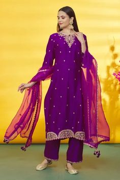 Shop for Surbhi shah Magenta Pure Spun Silk Embroidered Hem Kurta Pant Set for Women Online at Aza Fashions Scalloped Fabric, Kurta Pant Set, Embroidered Hem, Color Magenta, Pattern Embroidery, Embroidered Neckline, Kurta With Pants, Silk Dupatta, Silk Embroidery