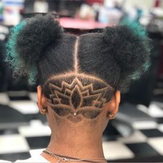 Undercut Natural Hair, Natural Hairstyles For Short Hair, Combover Hairstyles, Short Natural Curls, Undercut Hair Designs, Short Textured Hair, Shaved Design, Undercut Hairstyles Women, Short Hair Designs