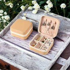 1pc Mini Jewelry Box, Portable Travel Jewelry Storage Box, Pu Leather Small Organizer, For Jewelry Earrings Rings Necklaces Bracelets Pendants Fringe Leather Belt, Small Organizer, Pearl Logo, Mini Jewelry, Backpack Organization, Cat Ears Headband, Vintage Leather Belts, Jewelry Storage Box, Travel Jewelry Box