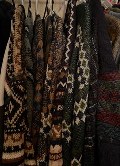 Autumn Dark Academia, Academia Aesthetic Fashion, Dark Academia Fall, Dark Academia Aesthetic Fashion, Honey Combs, Fall Autumn Aesthetic, Autumn Dark, Clothes Sweaters, Clothing Wardrobe