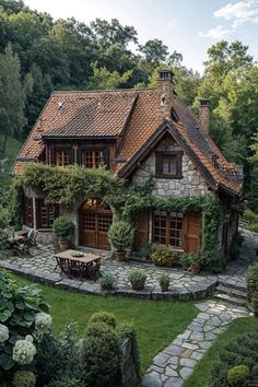 Storybook Stone Cottage, Cool Unique Houses, Cottage In Forest Aesthetic, Cottage And Farmhouse Style, Cottage Core House Outside, Cottage Houses Inside, Forest Home Design, Woodsy Decor Rustic