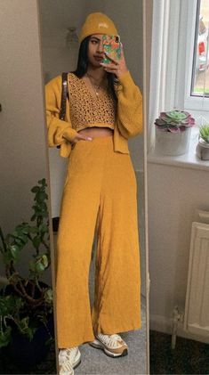 Monochromatic Yellow Outfit, Fun Brunch Outfits, Monochrome Yellow Outfit, Sunset Color Outfit, Eclectic Fashion Style Bohemian, Colorful Chic Outfit, Yellow Monochromatic Outfit, Bold Outfits Aesthetic, Monochrome Outfit Street Style