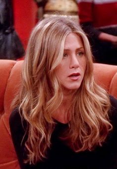 Hair Highlights Blonde, Rachel Green Hair, Rachel Hair, Blonde Lowlights, Jennifer Aniston Hair, Jenifer Aniston, Highlights Blonde, 90s Hairstyles, Blonde Hair With Highlights