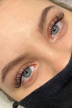 Beautiful mascara like natural classic lashes Natural Looking Eyelash Extensions, Classic Eyelash Extensions, Eyelash Extensions Classic, Lash Extentions, Classic Lashes, Eyelash Extensions Styles, Lash Extensions Styles