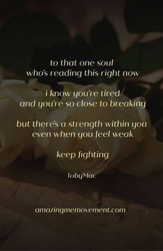 a white rose sitting on top of a wooden table next to a quote that reads, to that one soul who's reading this right now