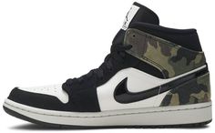 The Air Jordan 1 Mid ‘Camo’ showcases a woodland iteration of the military-inspired print on the sneaker’s heel panel and collar flaps . featuring the classic Wings logo on the lateral side. The rest of the upper is constructed from white leather with black nubuck overlays and a matching black Swoosh in glossy patent leather. Jumpman branding adorns both the sockliner and woven tag stitched atop the padded nylon tongue. Jordan 1 Iridescent, Air Jordan 1 Obsidian, Jordan 1 Obsidian, Jordan 1 High Og, Wings Logo, Air Jordan 1 Low, Air Jordan 1 High, Jordan 1 High, Air Jordan 1 Mid